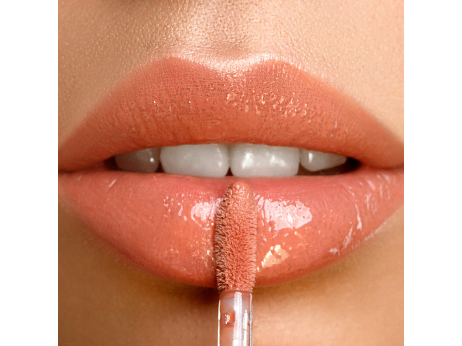 Lip Plumping Gloss - Nearly Nude - Bild 2